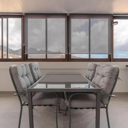Go2tenerife Apart'atilukx Center, Rooftop & Parking Apartment *